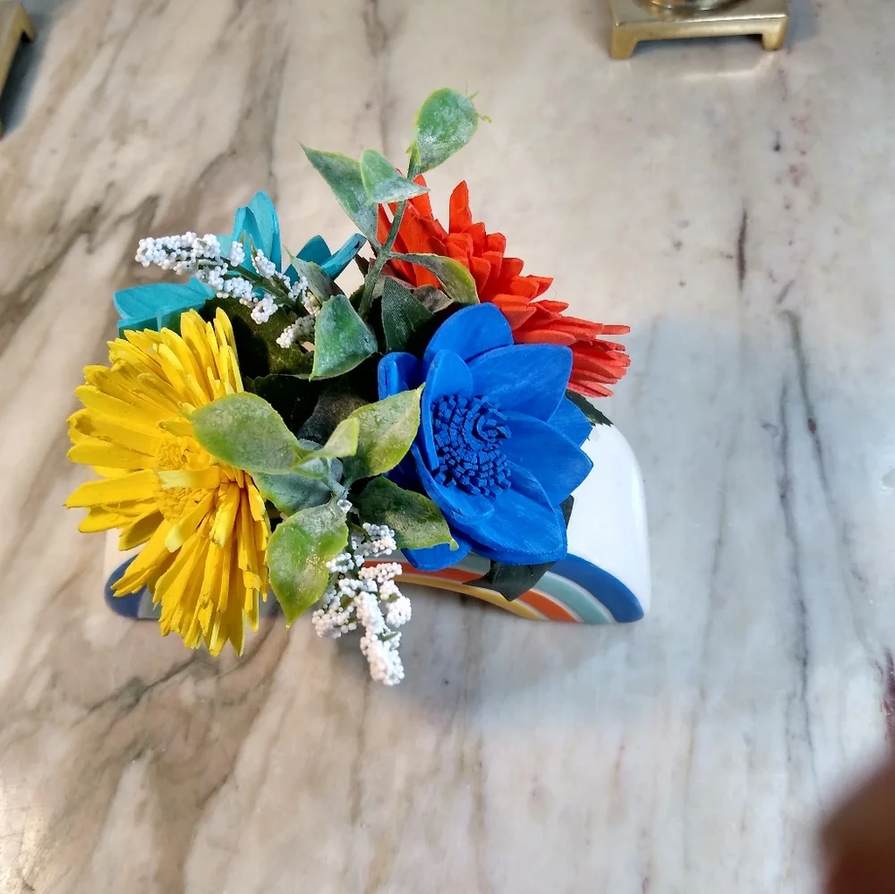 Rainbow planter with 4 pretty coordinating Sola wood flowers